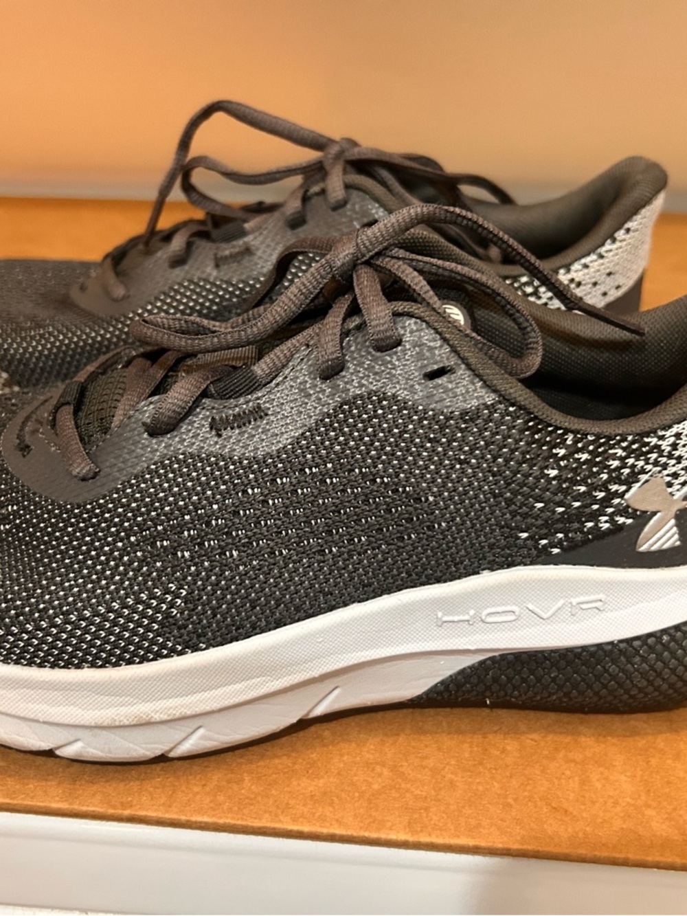 Under Armour Size 6Y Hovr Turbulence Lightweight Running Shoes